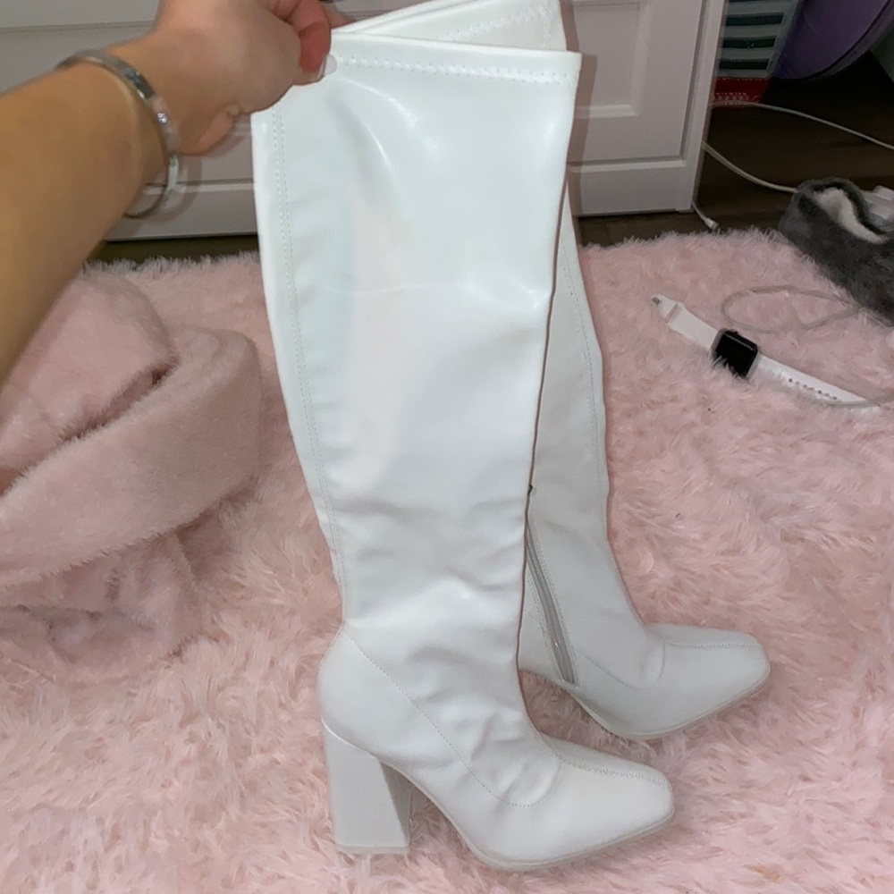 Tall white boots size 6